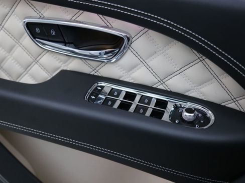 Used 2021 Bentley Bentayga image 54