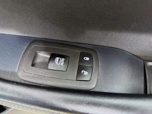 Used 2022 Dodge Challenger SXT image 29