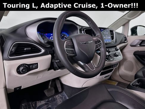 Used 2024 Chrysler Pacifica Touring-L image 10