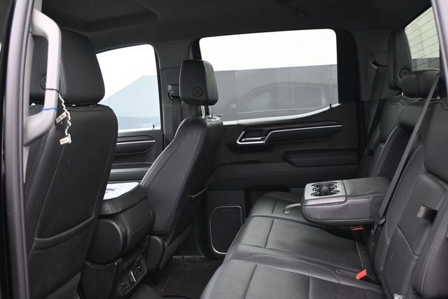 Used 2025 GMC Sierra 1500 SLT RWD image 6