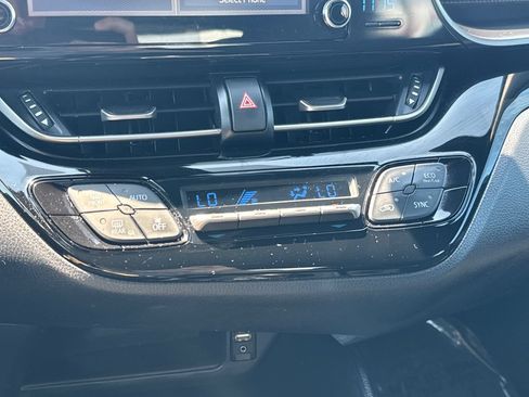 Used 2019 Toyota C-HR LE FWD image 23