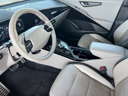Certified 2023 Kia Niro Wave FWD image 9