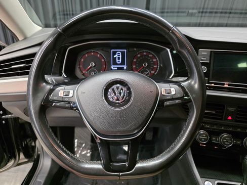 Used 2019 Volkswagen Jetta SE w/ Cold Weather Package FWD image 20