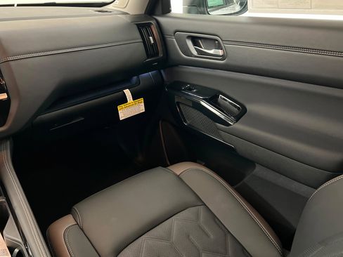 New 2026 Nissan Pathfinder Platinum AWD/4WD image 10