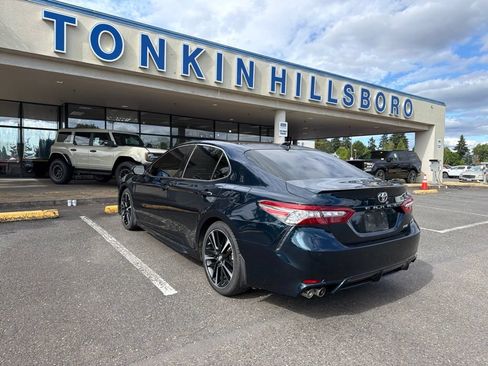 Used 2018 Toyota Camry XSE FWD image 3