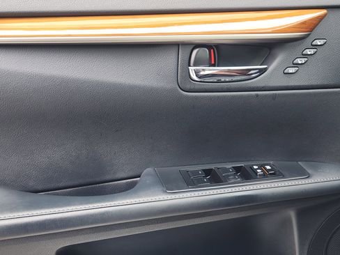 Used 2014 Lexus ES 300h image 23