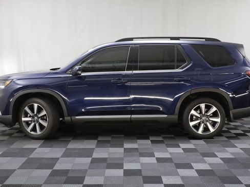 Used 2024 Honda Pilot Touring image 4
