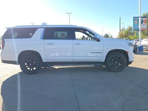 Used 2023 Chevrolet Suburban Premier w/ Premium Package image 4