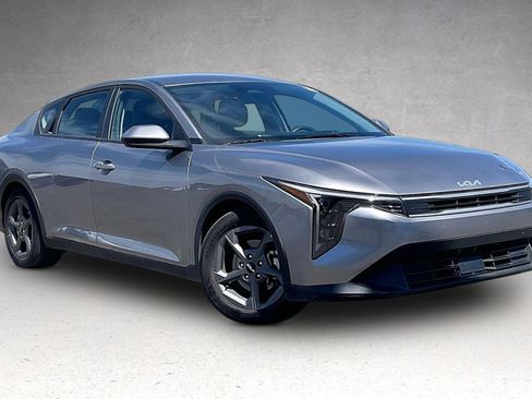 Used 2025 Kia K4 FWD image 2
