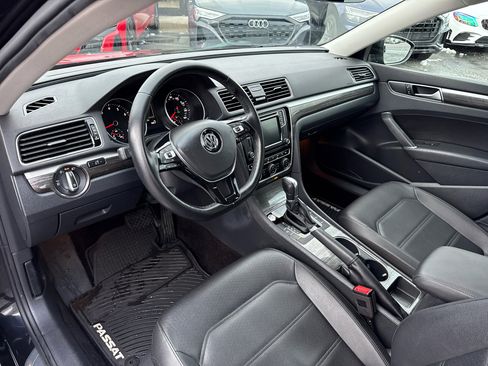 Used 2018 Volkswagen Passat 2.0T SE image 23
