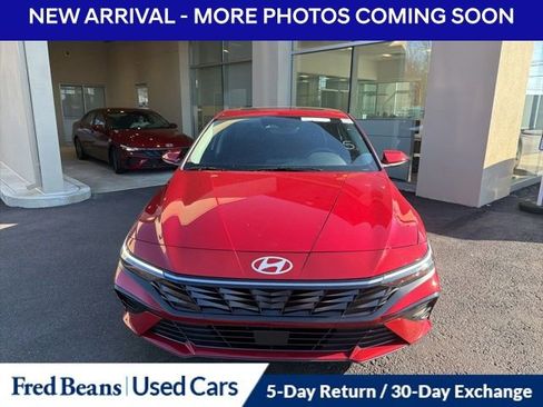 Certified 2025 Hyundai Elantra SEL image 2