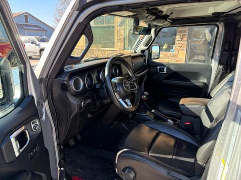 Used 2018 Jeep Wrangler Unlimited Sahara image 4