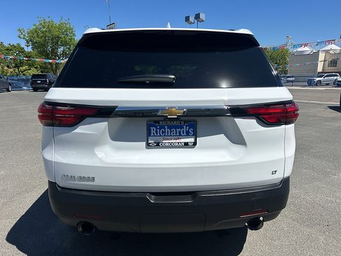 Used 2023 Chevrolet Traverse LT w/ LT Premium Package FWD image 4