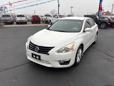 Used 2014 Nissan Altima 2.5 S w/ Sport Value Package image 2