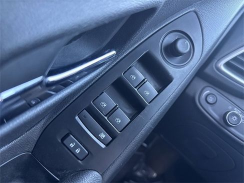 Used 2022 Chevrolet Trax LT w/ LT Convenience Package image 21