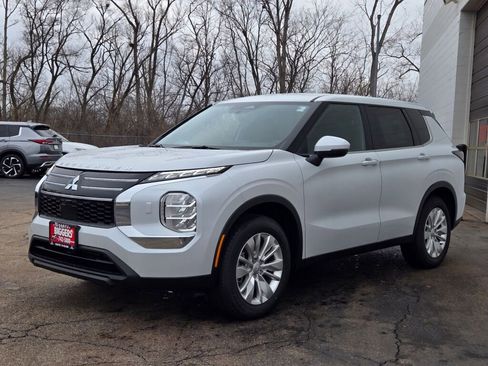 New 2026 Mitsubishi Outlander ES image 3