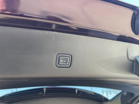 Used 2021 Chevrolet Traverse LT w/ LT Premium Package image 41