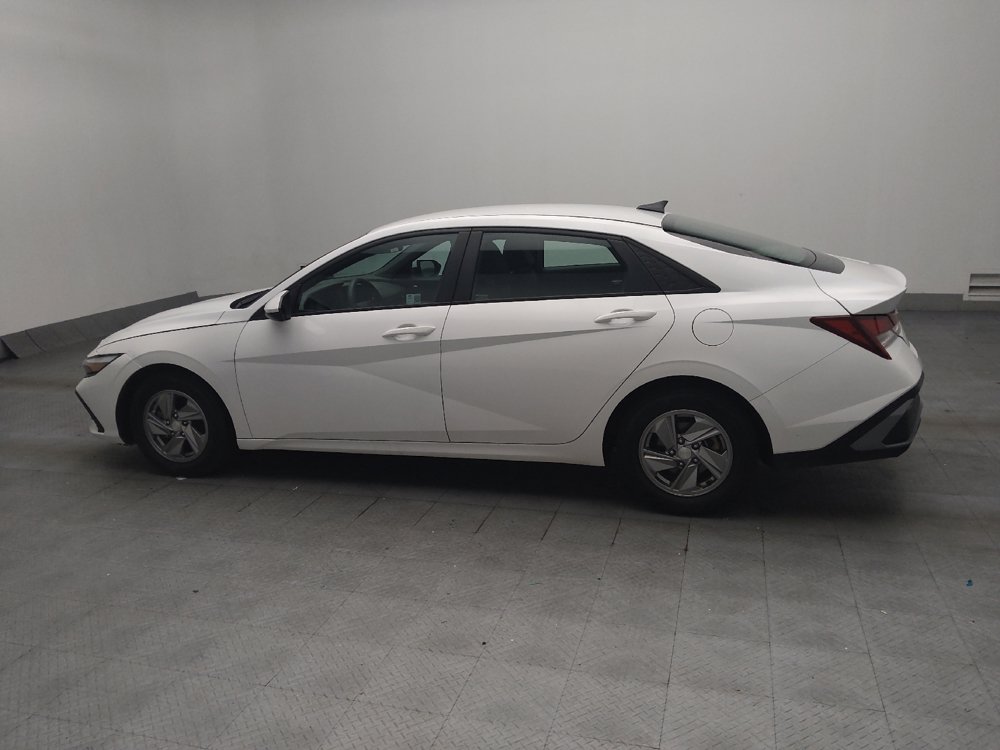 Used 2024 Hyundai Elantra SE FWD image 3