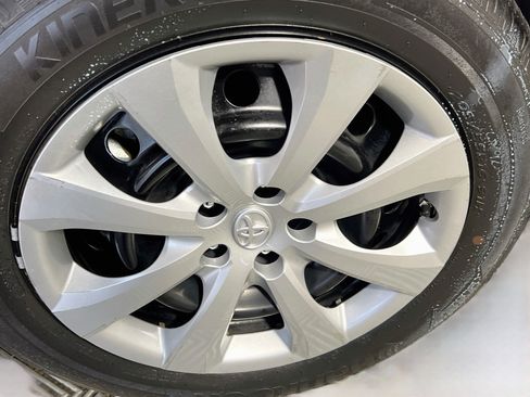 Used 2021 Toyota Corolla LE FWD image 14