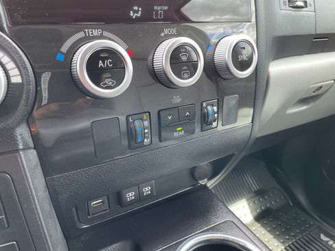 Certified 2022 Toyota Sequoia Platinum AWD/4WD image 24