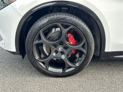 Used 2024 Alfa Romeo Stelvio Veloce image 10