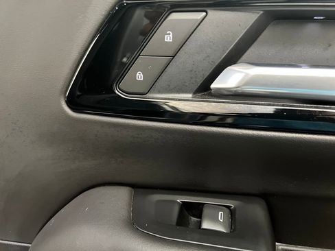 Used 2025 Chevrolet Suburban Z71 image 20