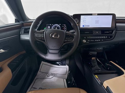 Certified 2025 Lexus ES 300h w/ Premium Package image 22
