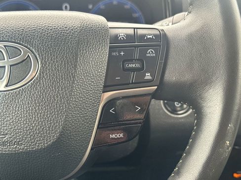 Used 2025 Toyota Camry XLE AWD/4WD image 18