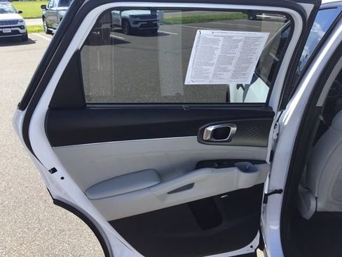 Used 2023 Kia Sorento SX AWD/4WD image 18