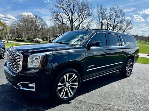 Used 2019 GMC Yukon XL Denali w/ Denali Ultimate Package image 3