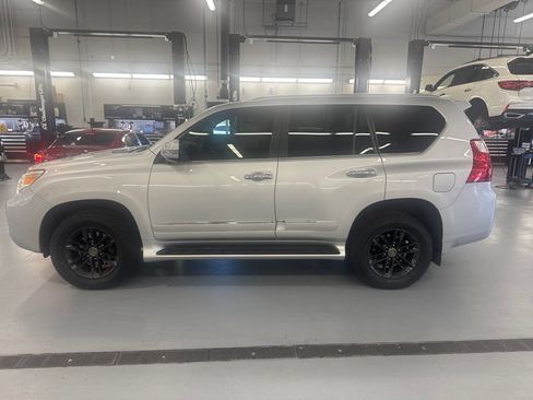 Used 2012 Lexus GX 460 w/ Comfort Plus Pkg AWD/4WD image 3