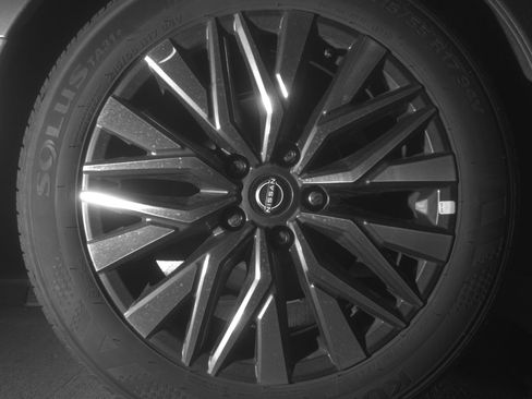 Used 2025 Nissan Altima 2.5 SV FWD image 15