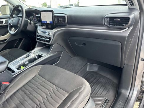 Used 2021 Ford Explorer XLT RWD image 12