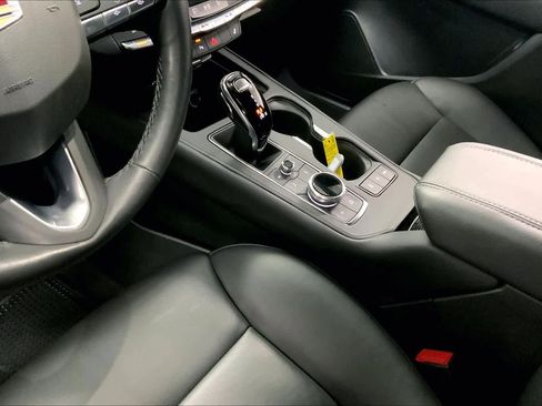 Used 2023 Cadillac XT4 Luxury w/ Cold Weather Package image 14