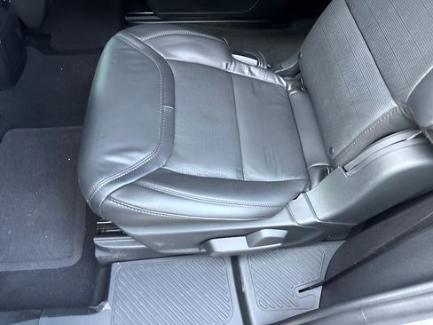 Used 2023 Ford Explorer Platinum w/ Technology Package AWD/4WD image 38
