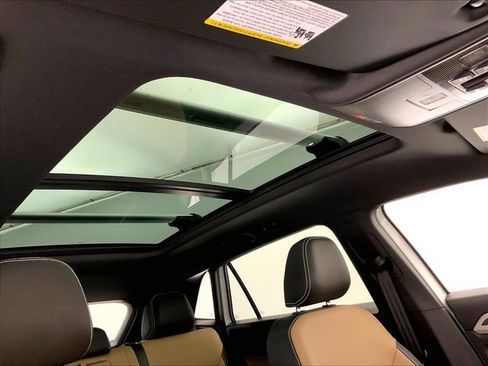 Certified 2023 Volkswagen Atlas Cross Sport SE w/ Panoramic Sunroof Package AWD/4WD image 26
