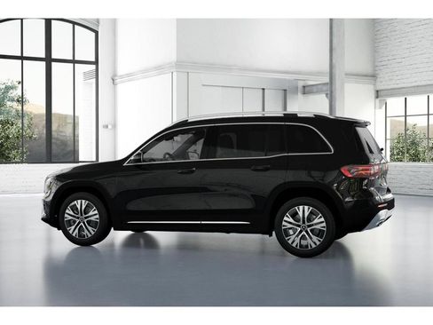 Used 2026 Mercedes-Benz GLB 250 4MATIC image 32
