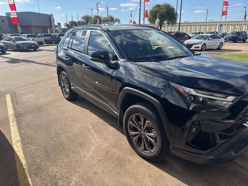 Used 2024 Toyota RAV4 XLE Premium image 1