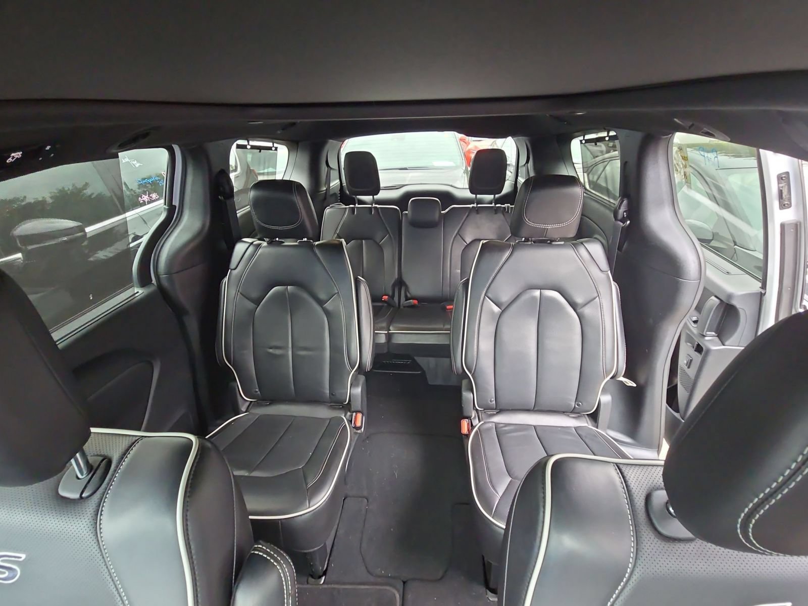 Used 2025 Chrysler Pacifica Limited FWD image 20