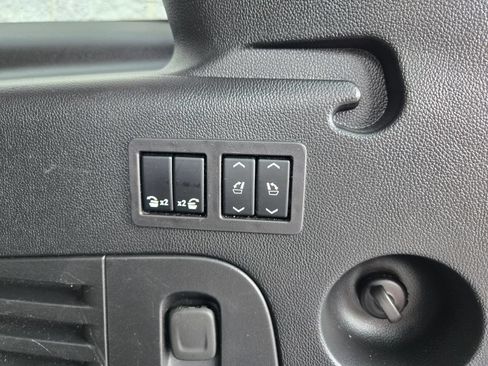 Used 2019 Chevrolet Suburban LT AWD/4WD image 47