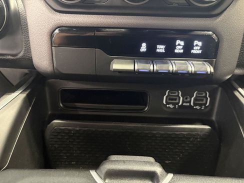 Used 2020 RAM 1500 Big Horn AWD/4WD image 9