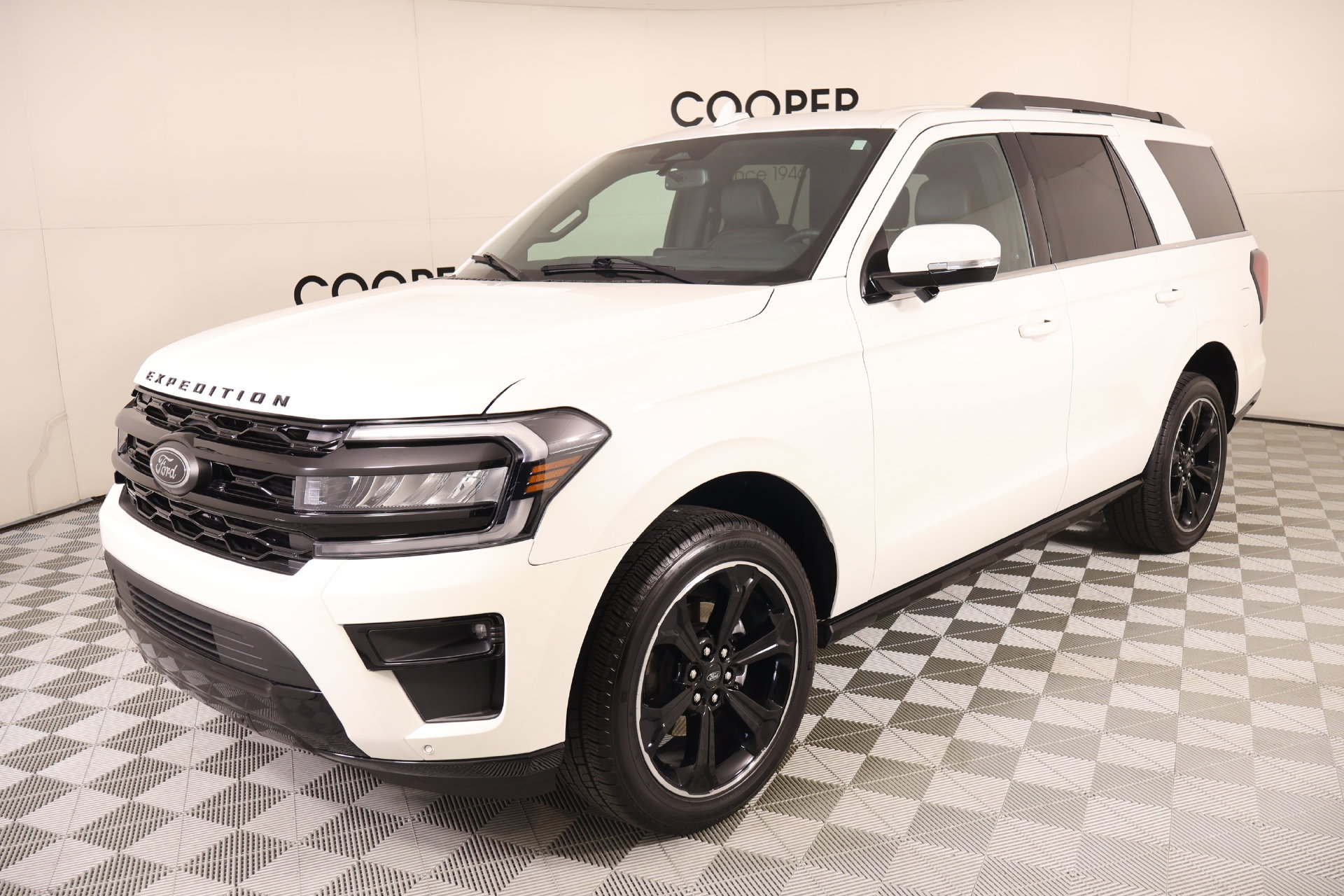 Used 2023 Ford Expedition Limited RWD image 11