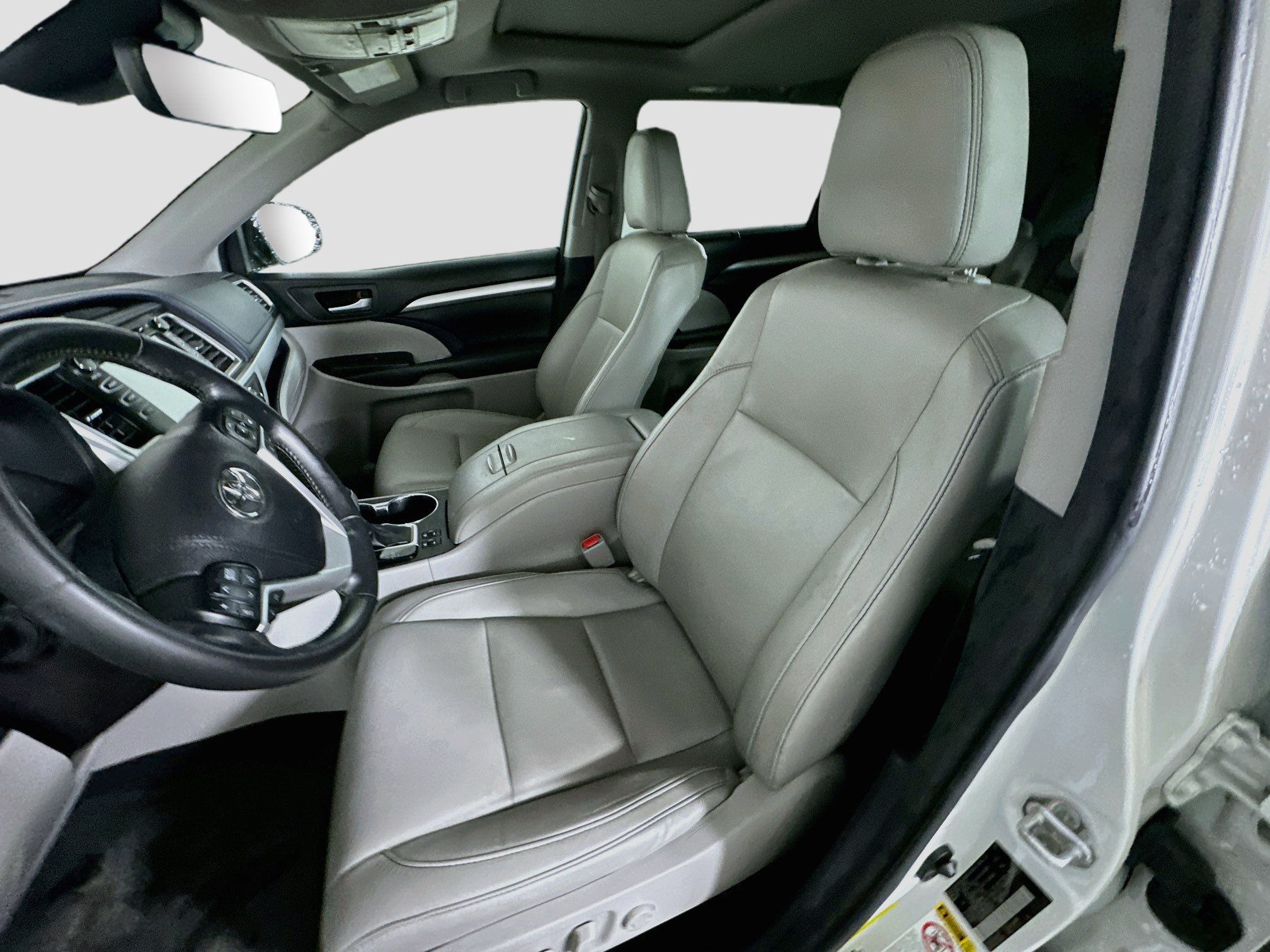 Used 2017 Toyota Highlander XLE FWD image 13