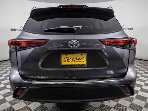 Used 2022 Toyota Highlander L FWD image 8