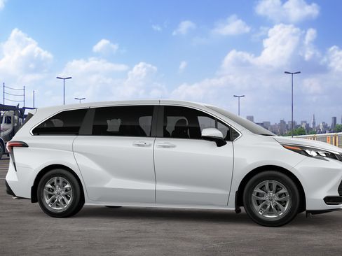 New 2026 Toyota Sienna LE FWD image 15