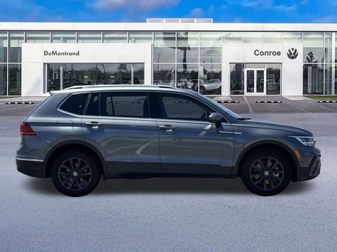 Used 2024 Volkswagen Tiguan SE w/ Panoramic Sunroof Package FWD image 4