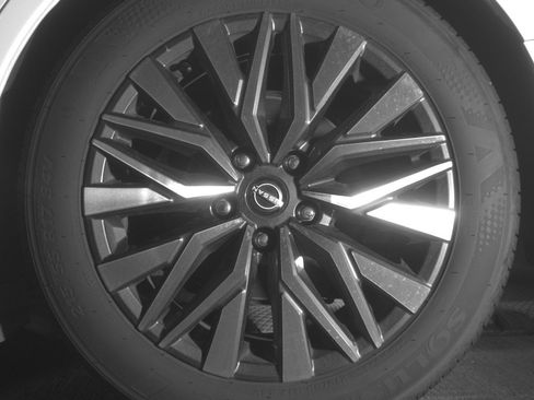 Used 2025 Nissan Altima 2.5 SV image 14