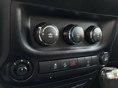 Used 2015 Jeep Wrangler Unlimited Sahara w/ Connectivity Group image 35