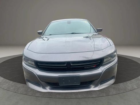 Used 2018 Dodge Charger SXT RWD image 2
