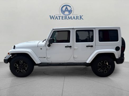 Used 2018 Jeep Wrangler Unlimited Sahara AWD/4WD image 3